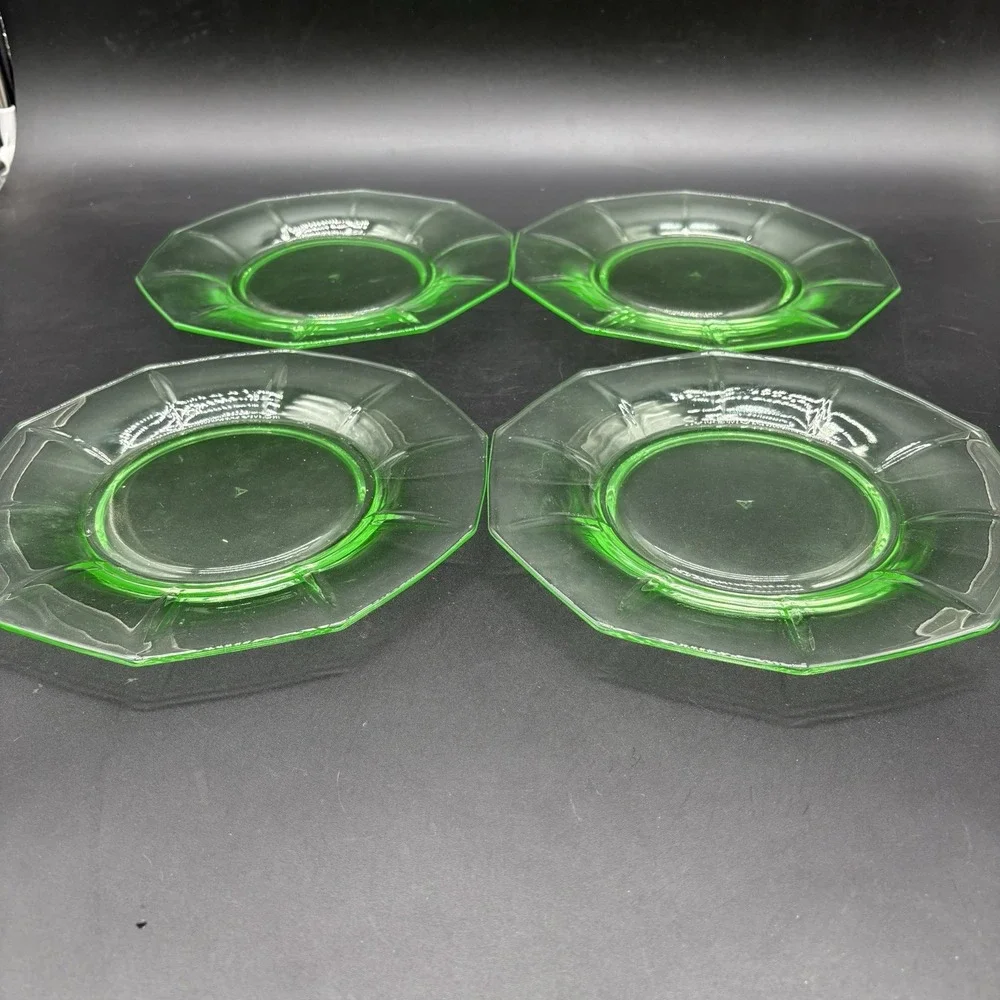 1930s Cambridge Glass Co. Decagon Uranium Depression Glass Plates, 8